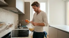 Bucce di mandarino e aceto: il detergente naturale che profuma e sgrassa davvero