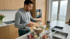 Schneller herzhafter Gießkuchen mit Kefir und Hackfleisch – in 40 Minuten fertig